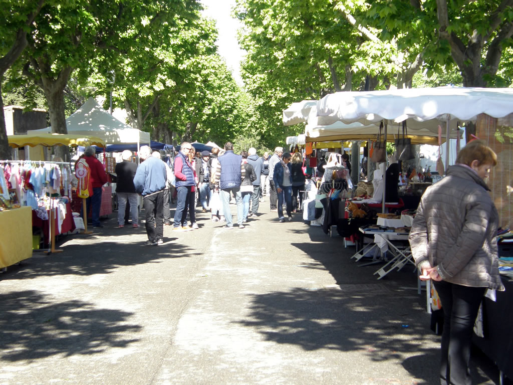Marché du terroir artisanal - 1er mai à Vauvert