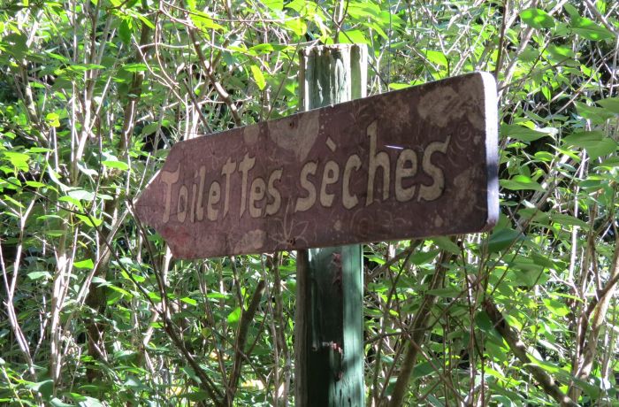 chambre dortoir l'accueil naturel panneau toilettes sèches