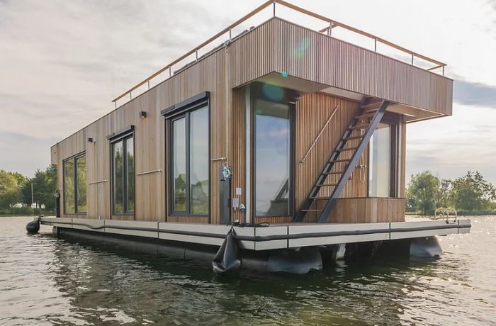 houseboat Camargue Port de Saint-Gilles dans le Gard