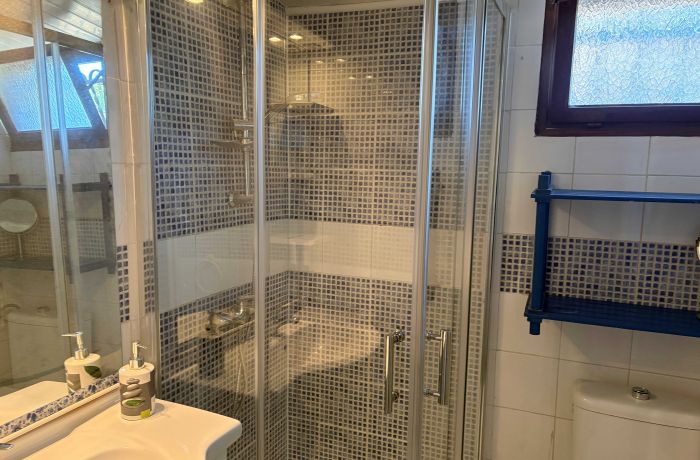 the fisherman's house in Gallician, bathroom